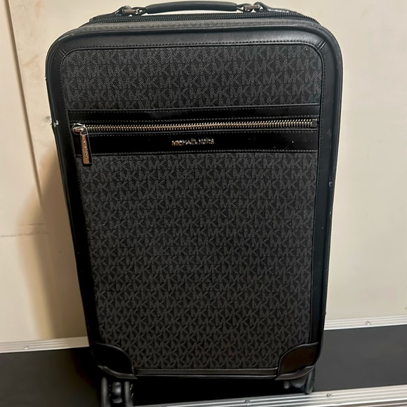 Michael Kors travel suitcase - Picture 1 of 10